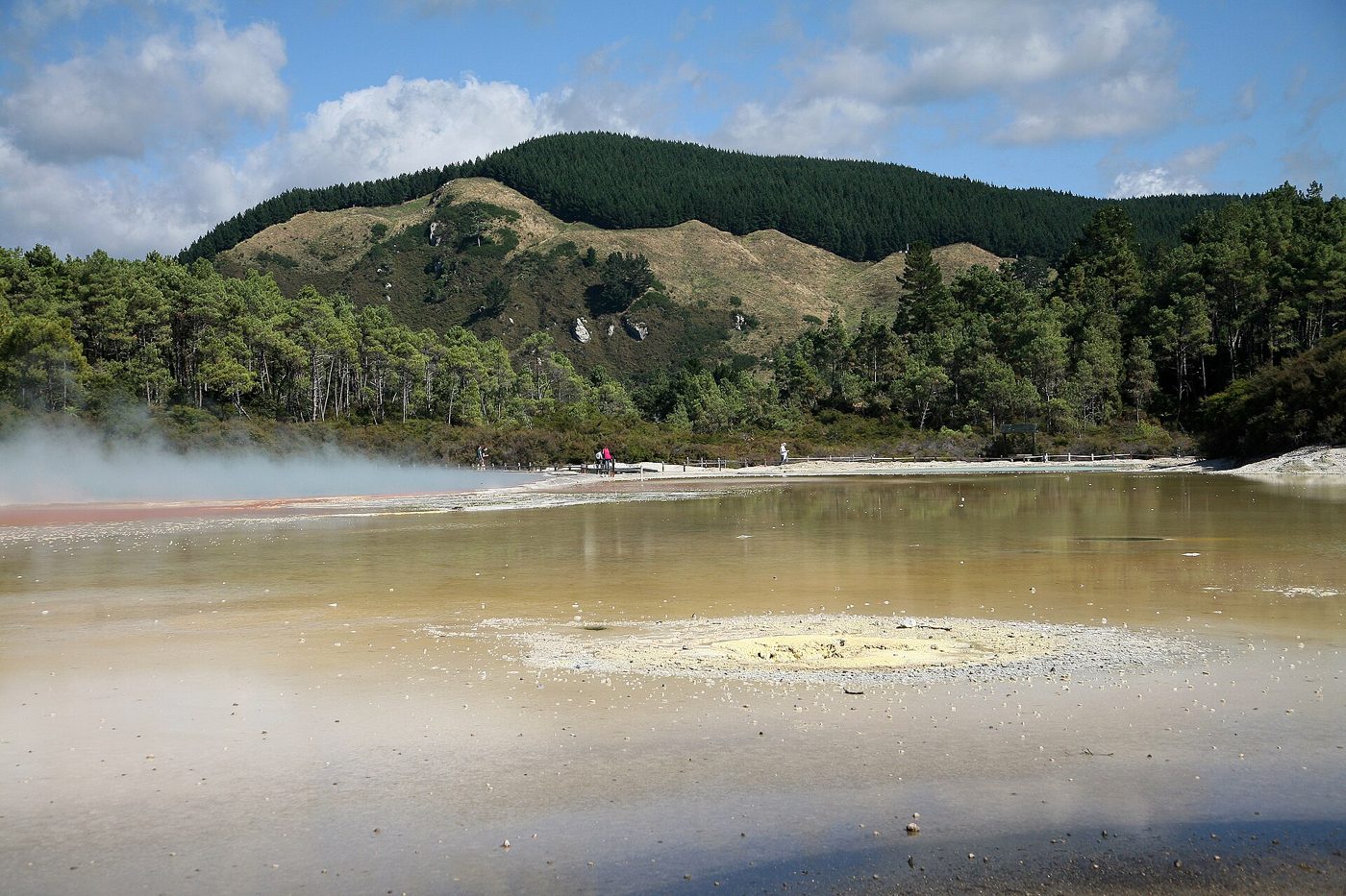 Geothermal pools at Wai-O-Tapu near Rotorua