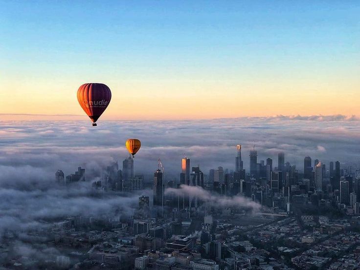 Hot-air balloons over Melbourne at dawn
